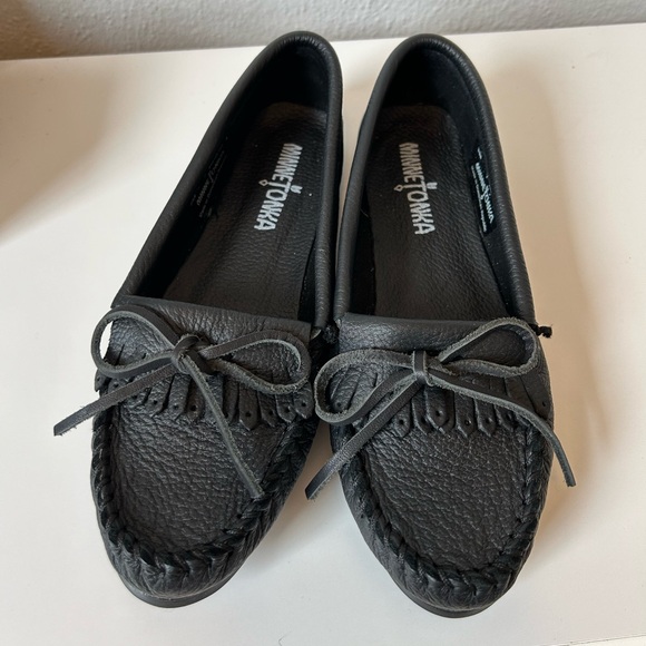 🦌 NWOT Minnetonka Deerskin Kilty Black Leather Moccasins - Picture 9 of 11